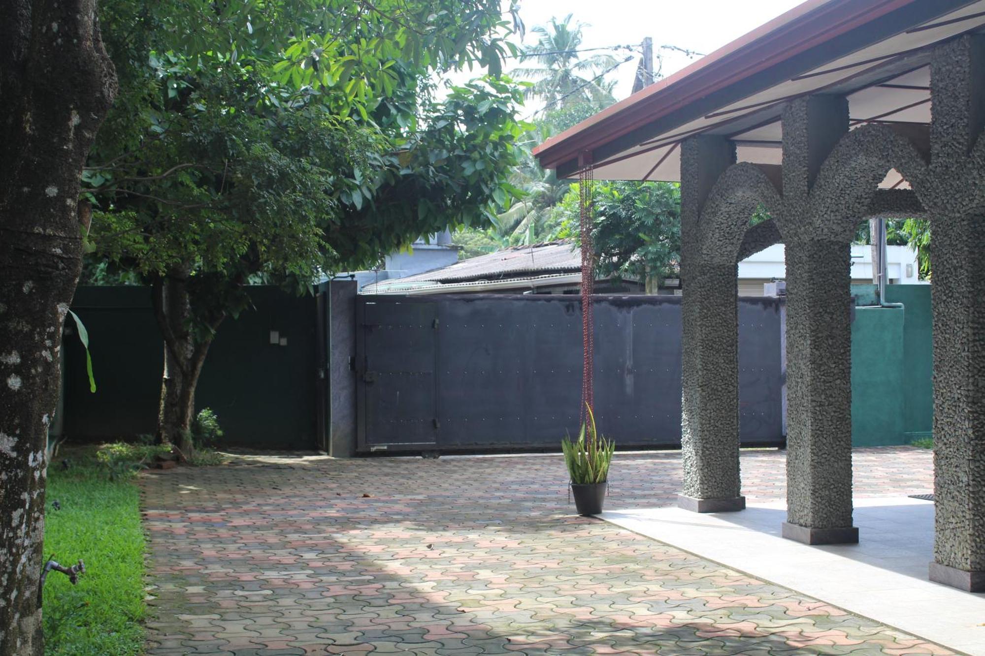 Villaflorence Kadawatha Exterior photo